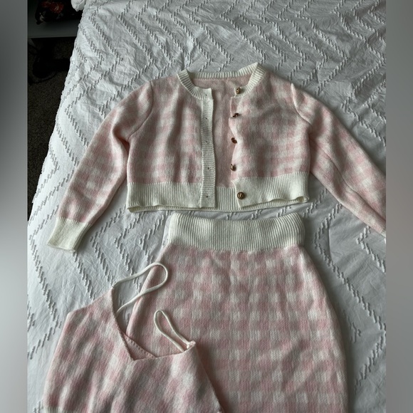 Pink and white plaid skirt set - Picture 4 of 4